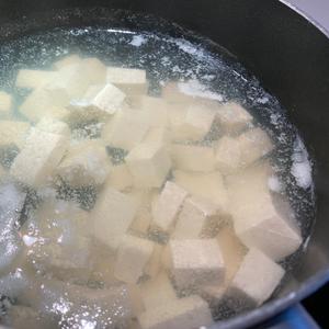清新凉拌嫩豆腐的做法 步骤1
