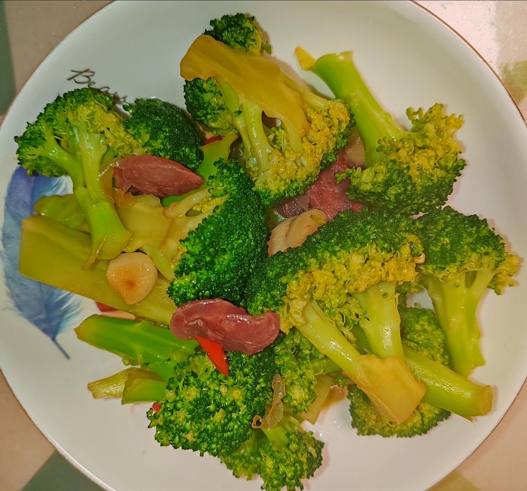 西蓝花炒腊肠的做法
