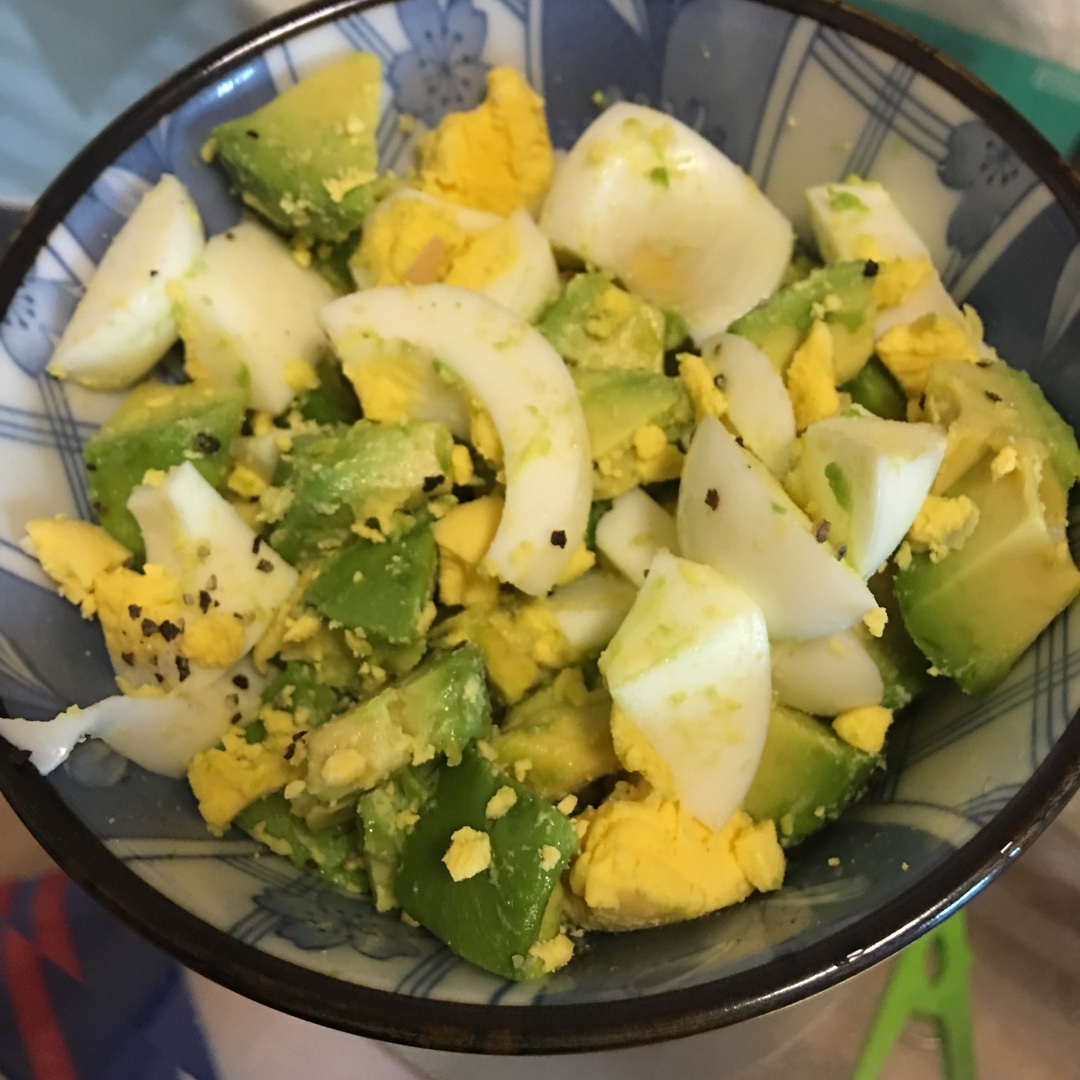 早餐之牛油果鸡蛋沙拉