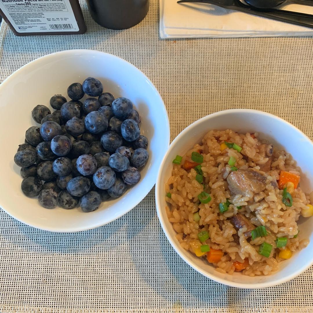 【排骨焖饭】