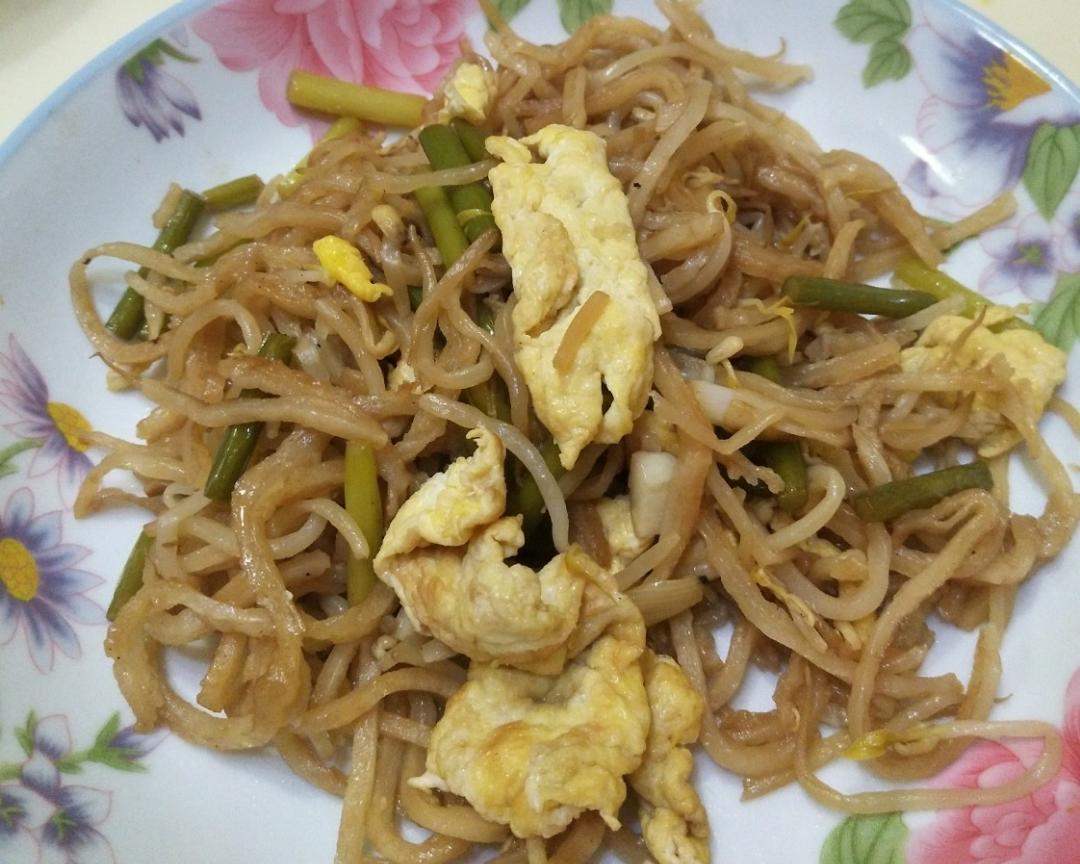 不输饭馆的鸡蛋豆芽焖饼