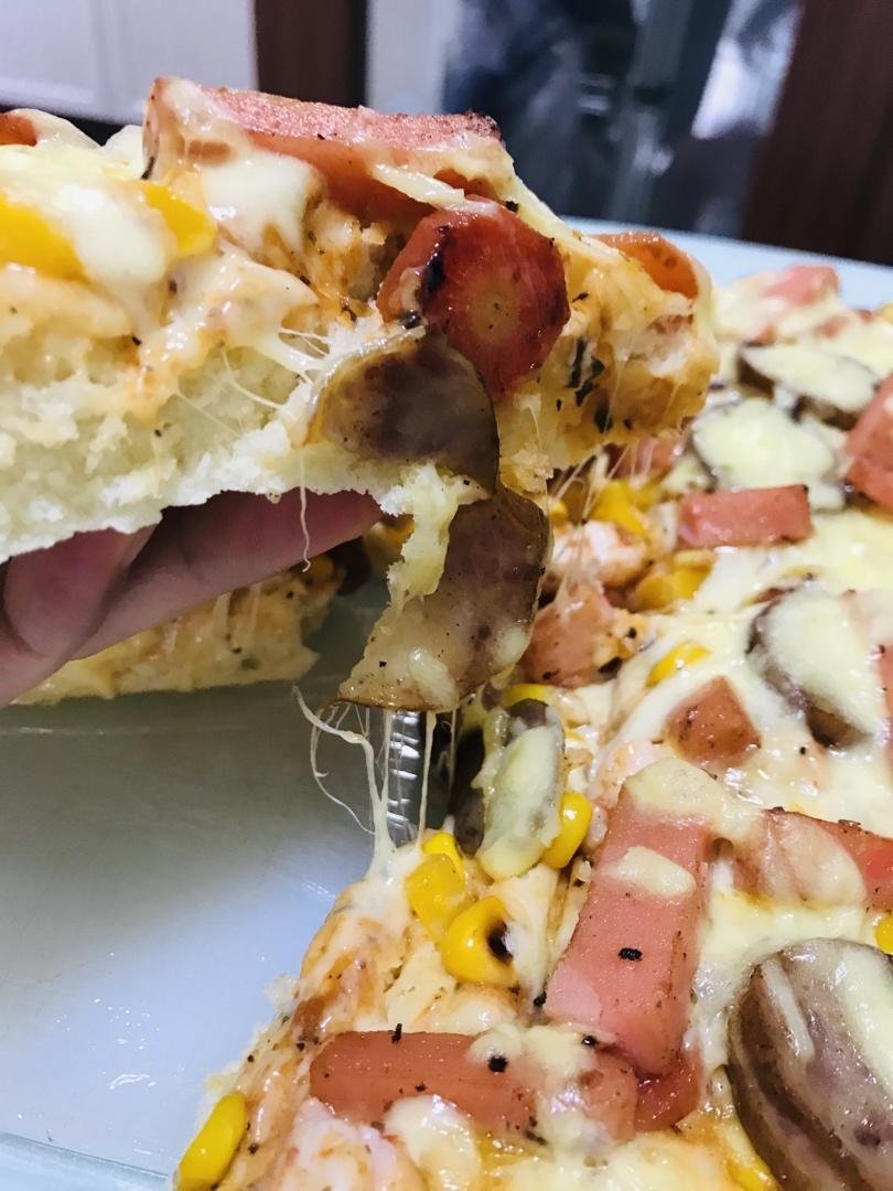 含宣软饼皮做法、自己在家也能做出馅料十足、超拉丝的美味诱人披萨