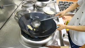 厨师长教你：“麻婆豆腐”的正宗做法，麻香味十足的做法 步骤7