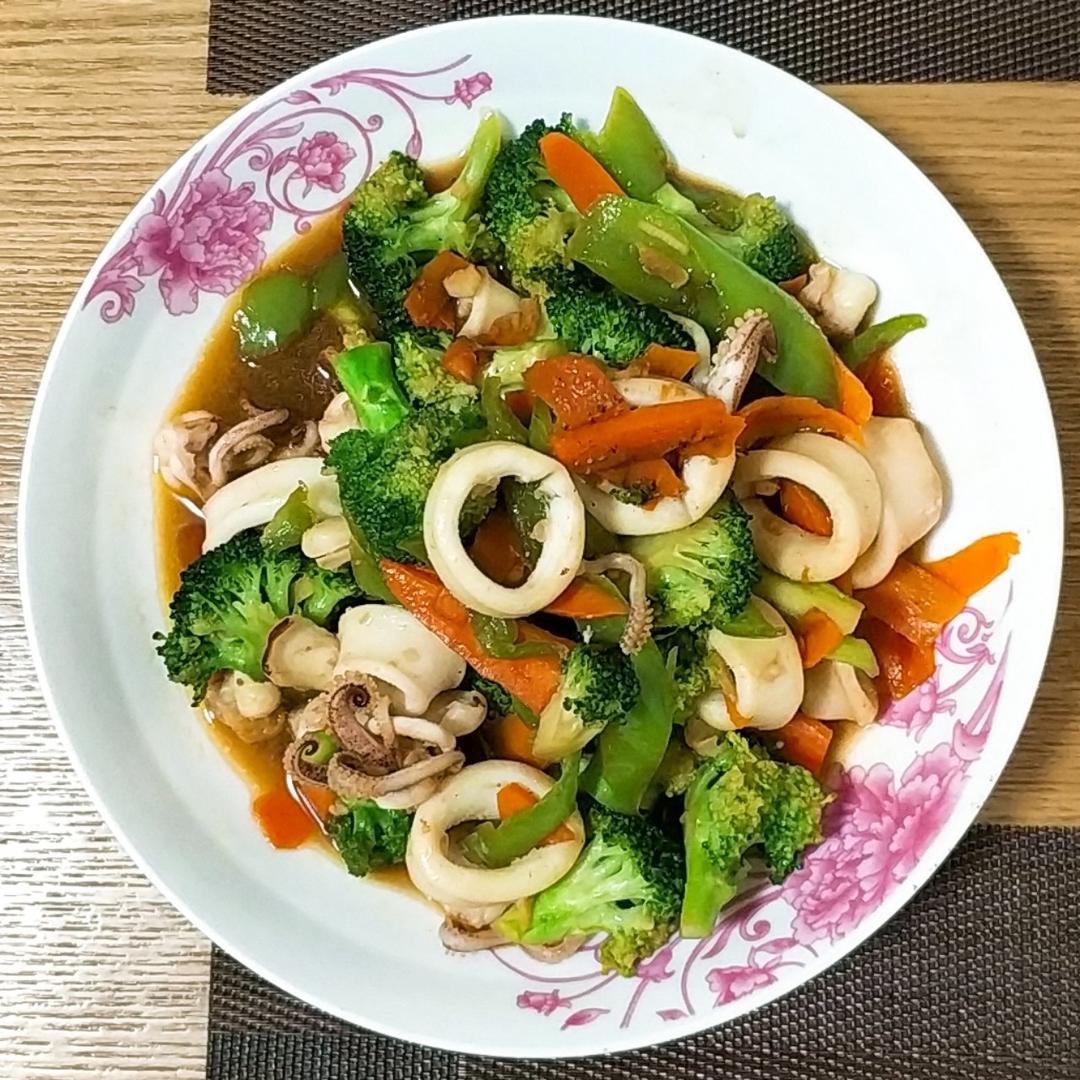 西兰花炒鱿鱼干