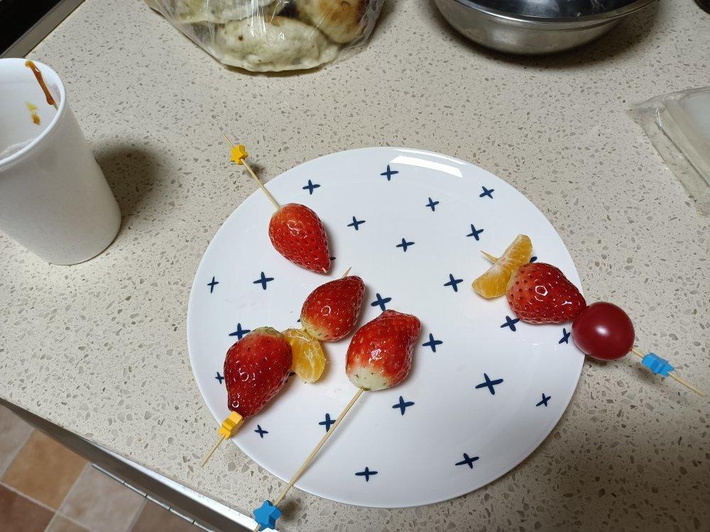 三分钟微波炉焦糖法（唬弄小孩版速成冰糖葫芦）