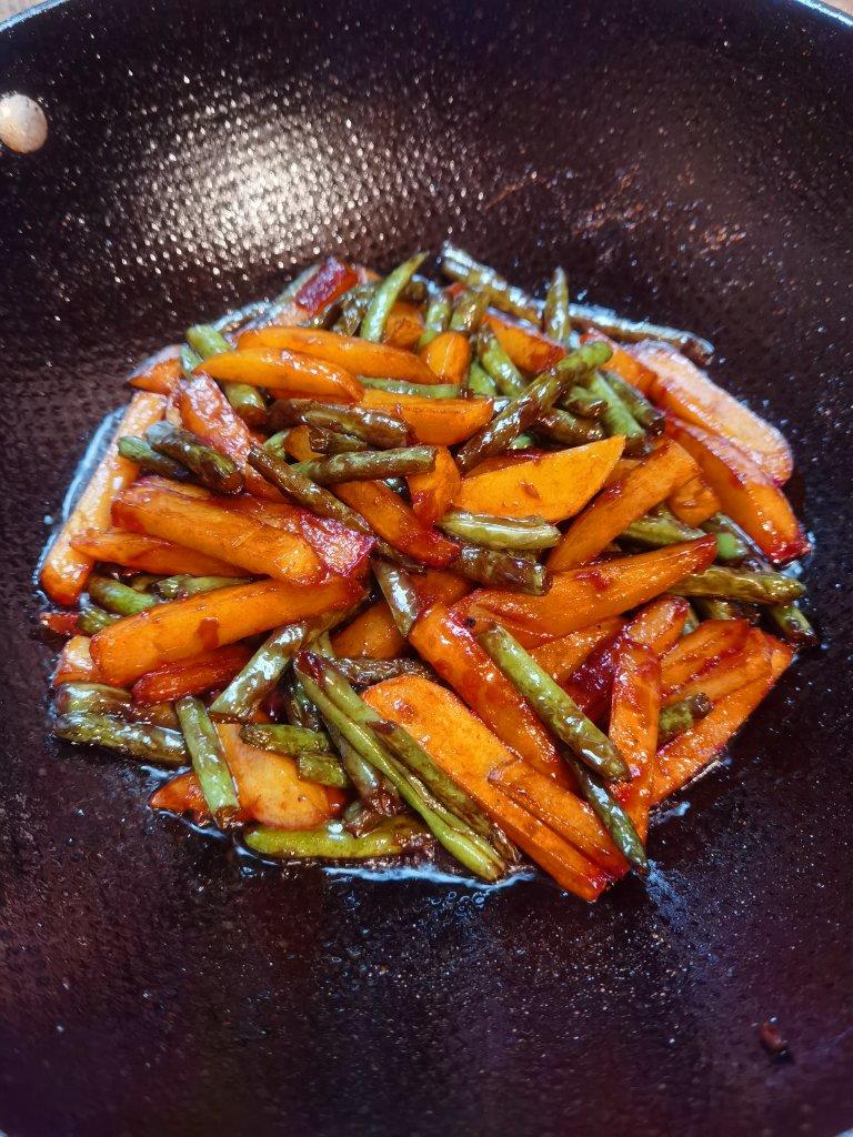 刀豆烧土豆-不是肉却比肉更好吃，做法太简单了，一看就会，上了桌大家抢着吃！