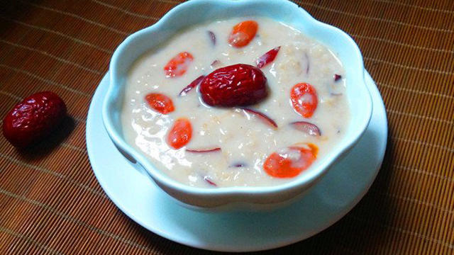 红枣枸杞子燕麦奶的做法