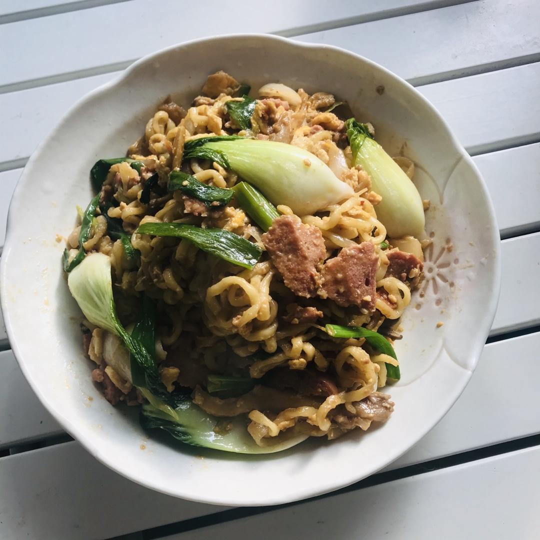 路边摊风味炒方便面