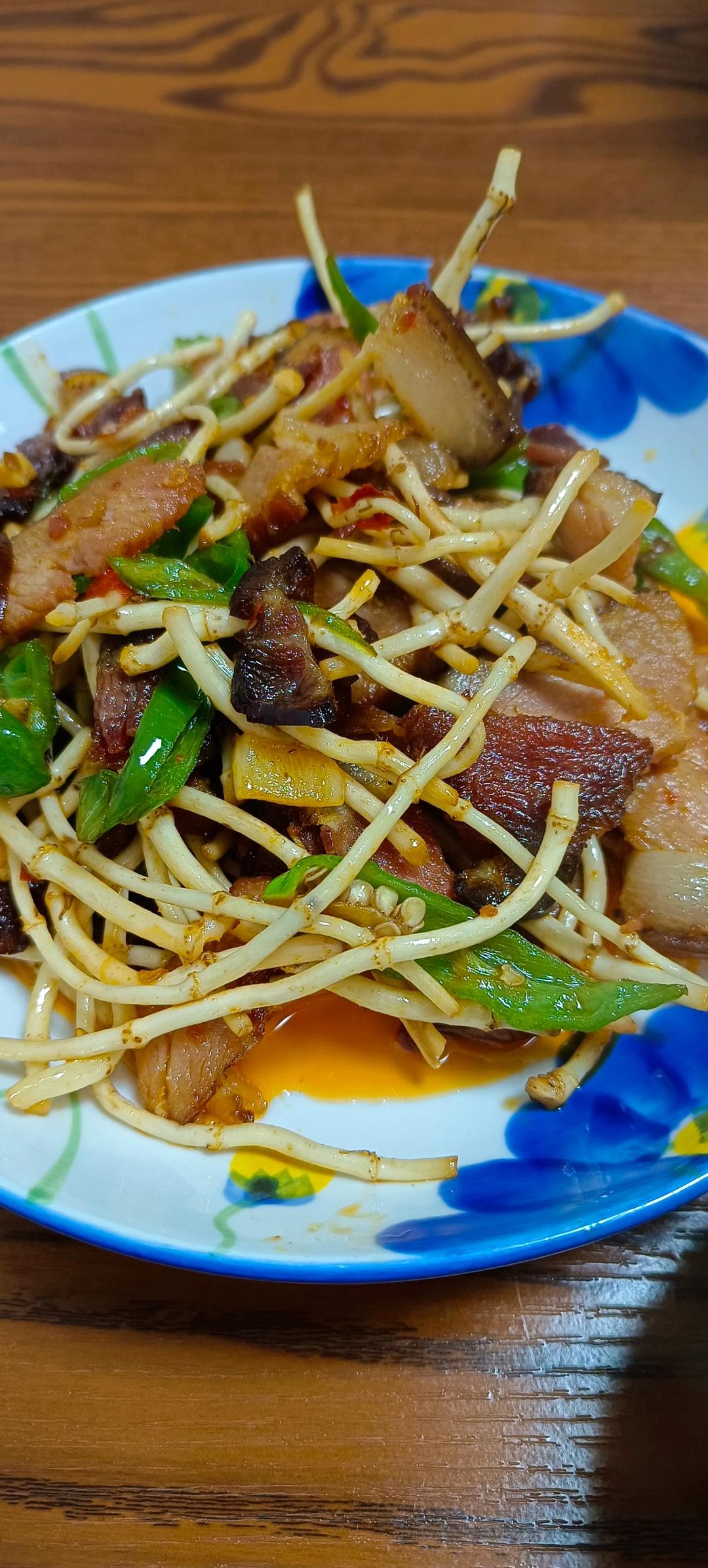 折耳根炒腊肉