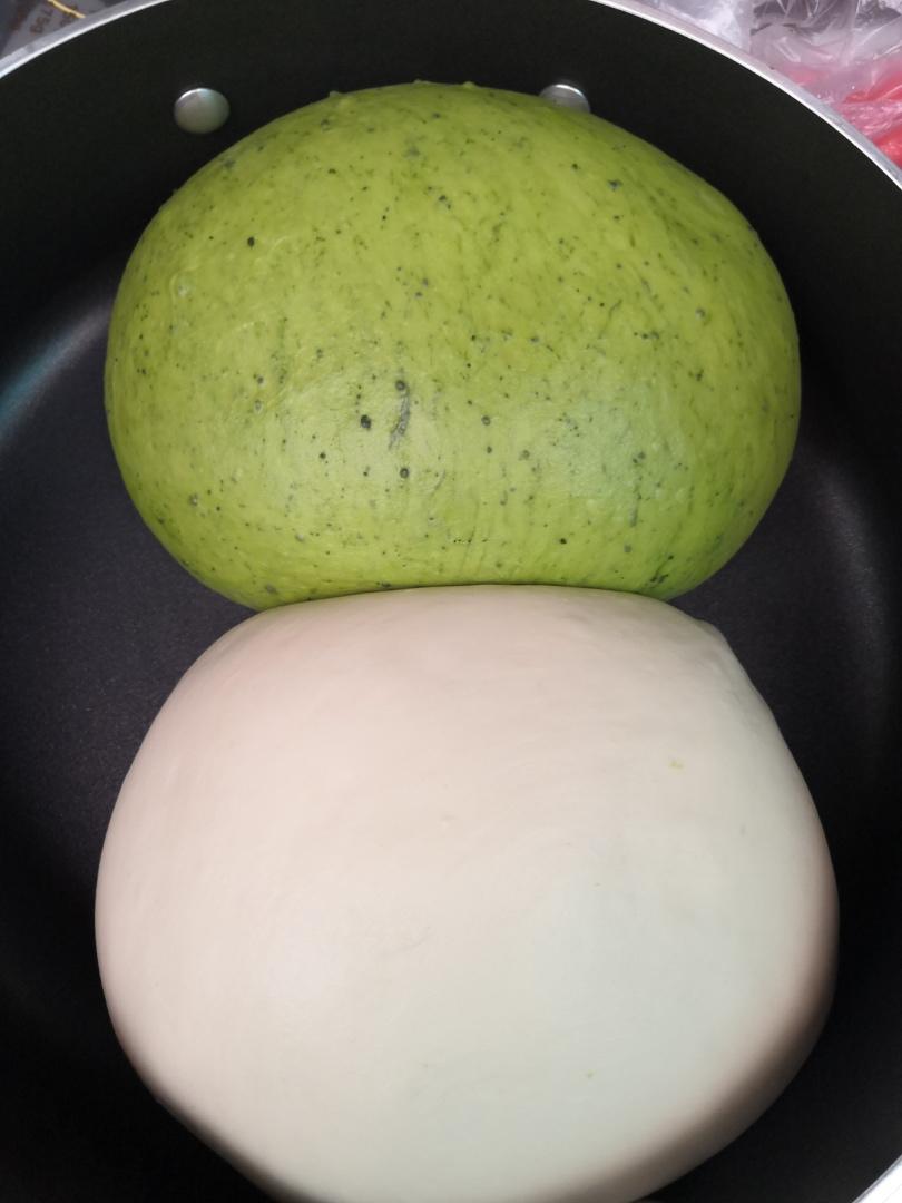 抹茶双色哈斯面包，红豆欧包