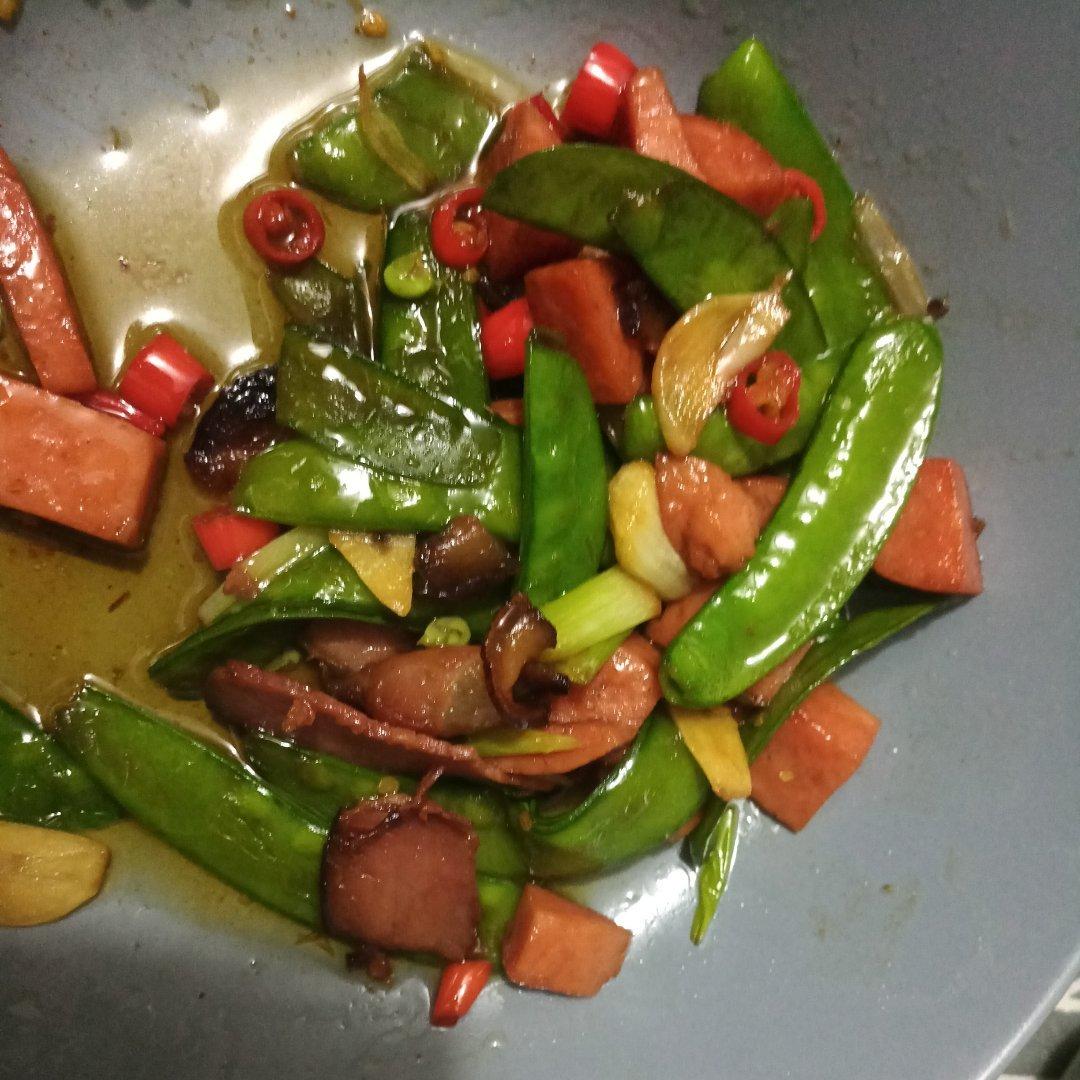 豌豆荚炒腊肉
