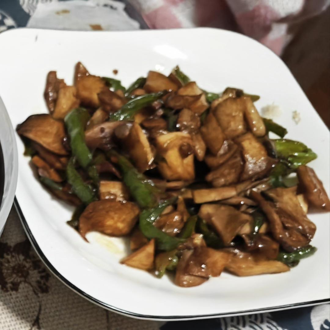 青椒素炒杏鲍菇