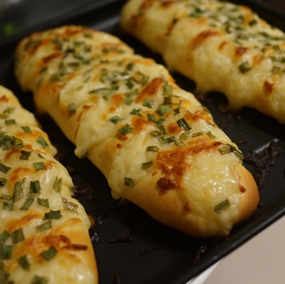 lilychn做的香葱芝士面包条