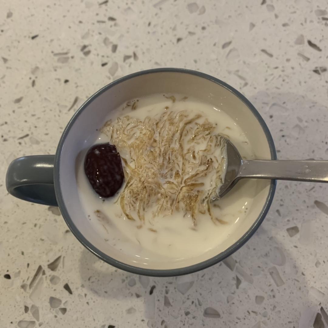 红枣牛奶炖燕窝