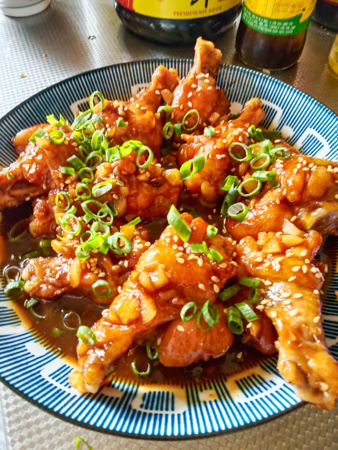 好吃到舔手指的「蒜香蜜汁鸡翅根」👍