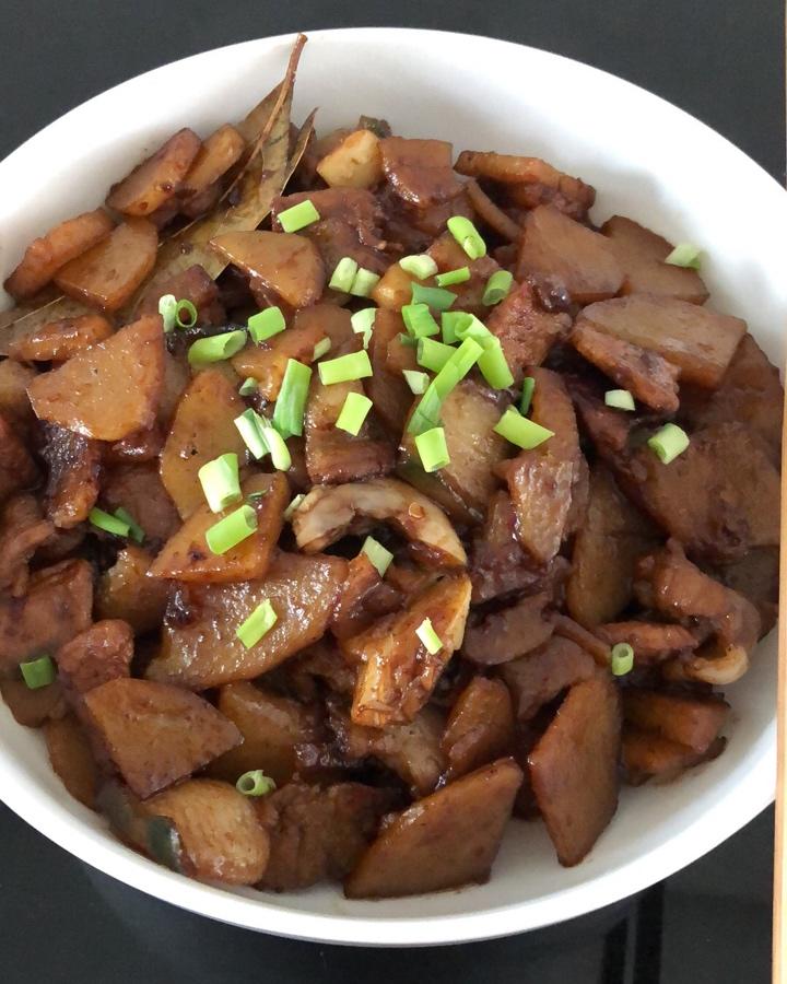 红烧五花肉炖土豆