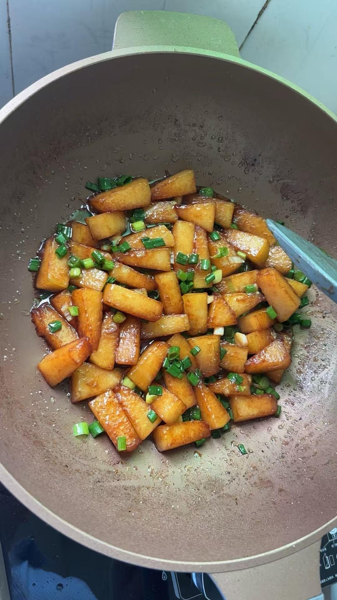 红烧冬瓜最完美做法，不加一滴水，瞬间秒杀红烧肉