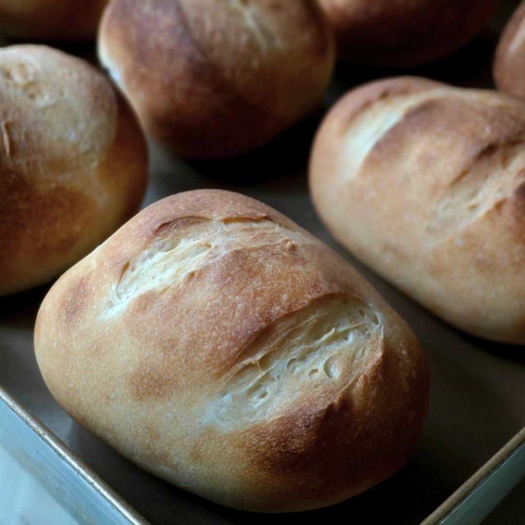 法棍夹一片沾糖的黄油，这款嘟米面包竟然这么好吃！