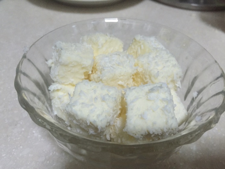 完胜85度C牛奶椰丝小方