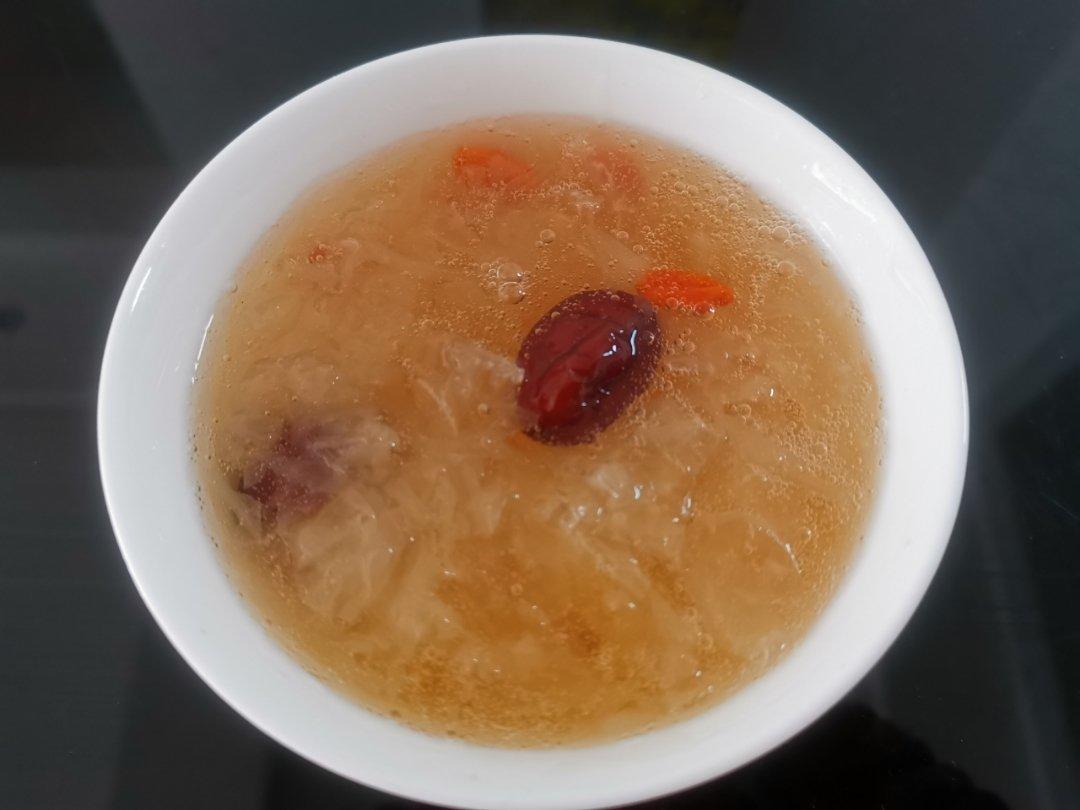 如何熬一碗黏黏糯糯的银耳羹