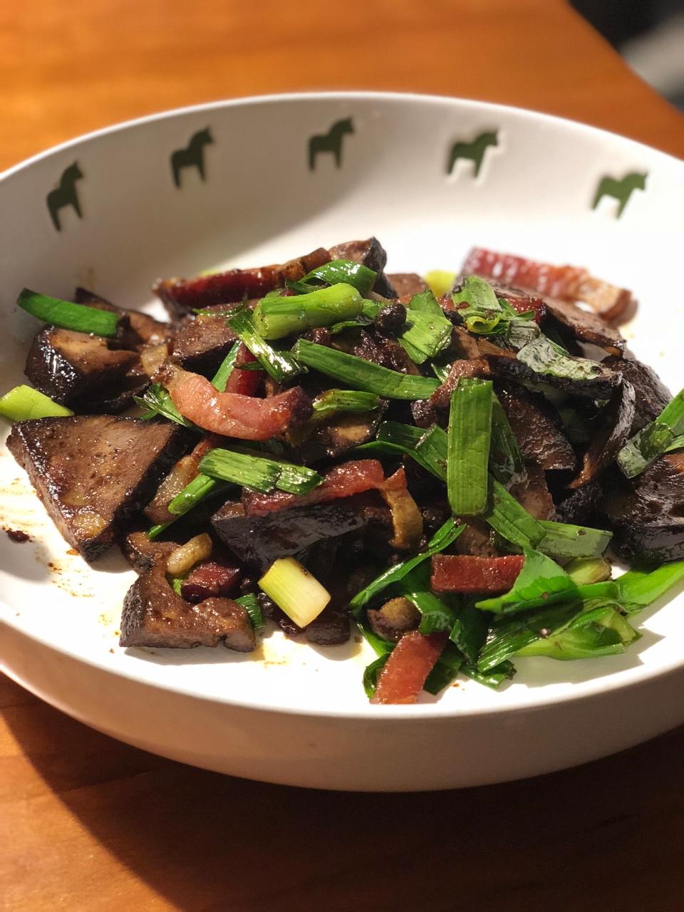 猪血丸子炒腊肉