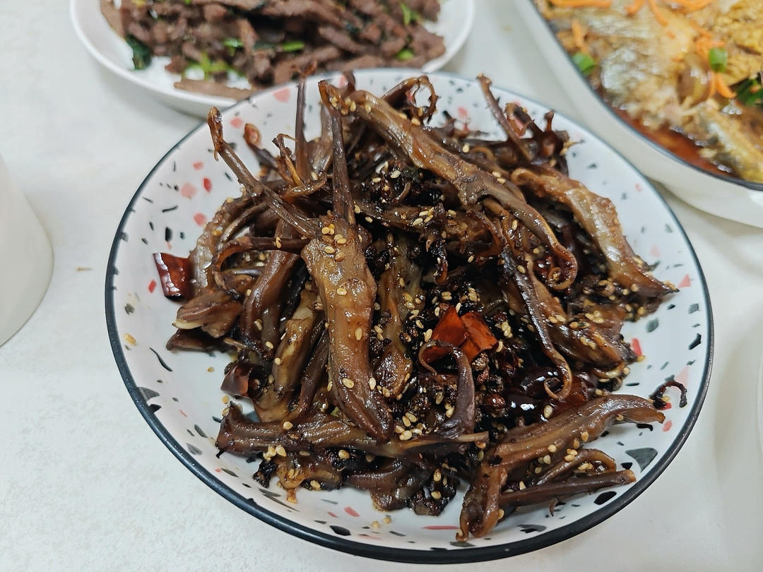 干煸鸭舌的做法