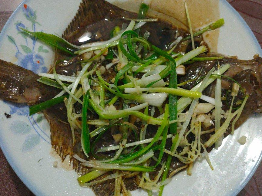 新手家常蒸鱼（附鲜美小秘诀）