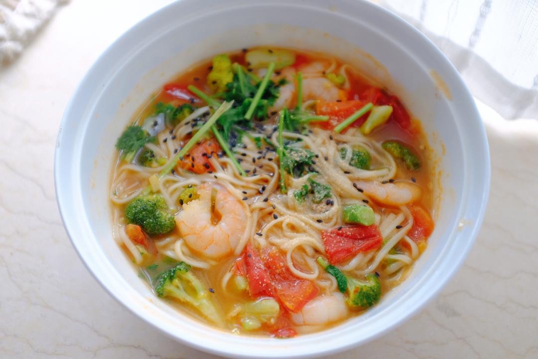 msdaydream做的虾仁西红柿热汤面丨健康·三餐 好好吃饭8>