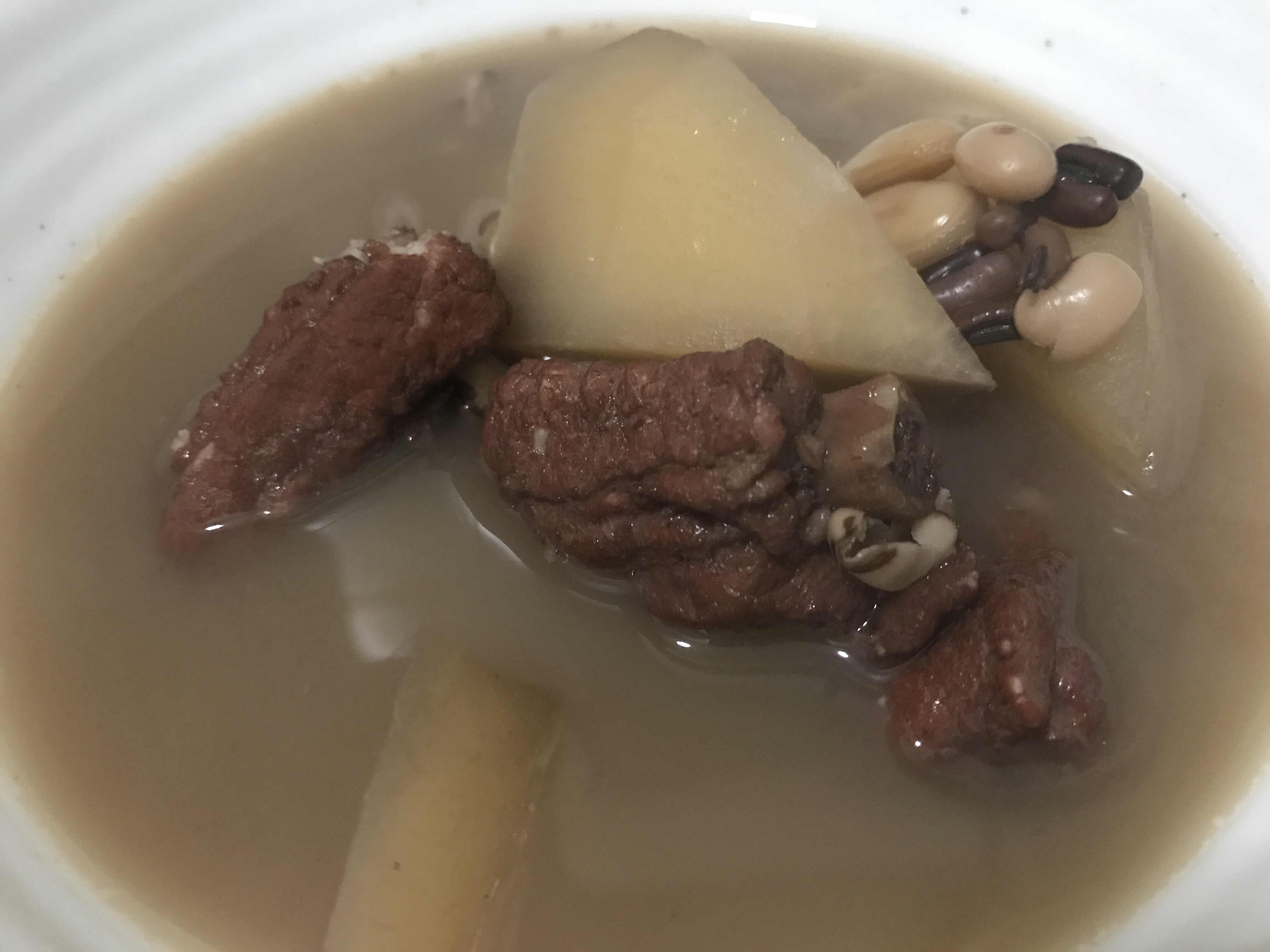 祛湿明目的家常保健汤水（1小时熬好的汤）-沙葛三豆排骨汤的做法