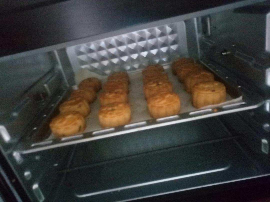 广式月饼——蛋黄莲蓉月饼