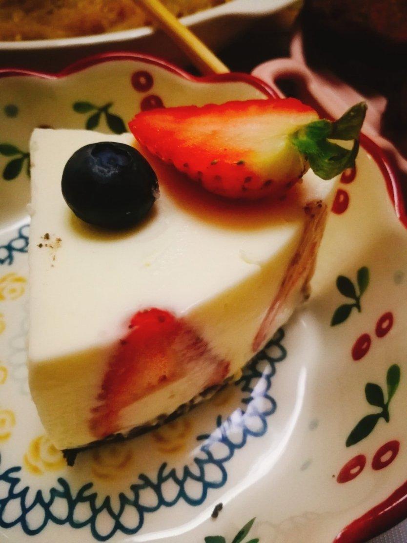 6寸草莓酸奶慕斯