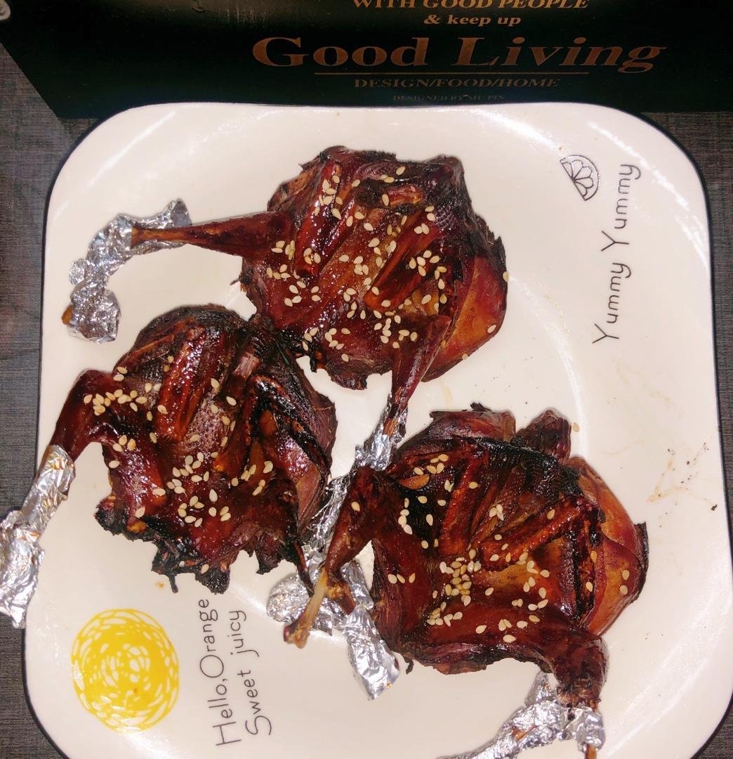 皮脆多汁的烤鹌鹑