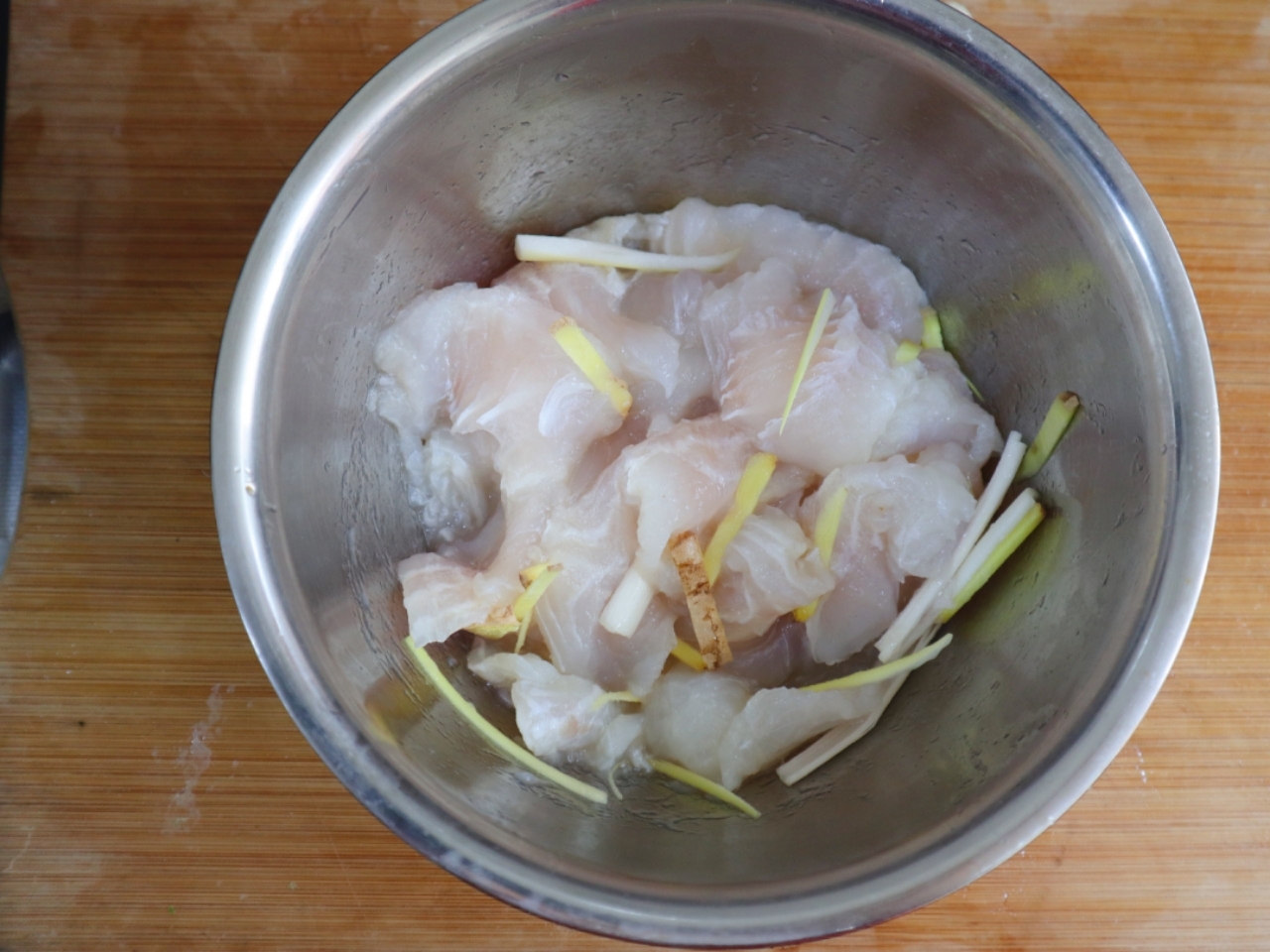 鲜嫩清蒸巴沙鱼片❤️（适合月龄18+婴幼儿）宝宝辅食清蒸鱼柳无刺的做法 步骤4
