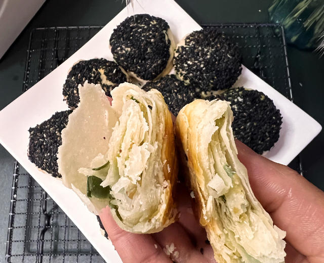 葱香酥皮黄桥烧饼的做法