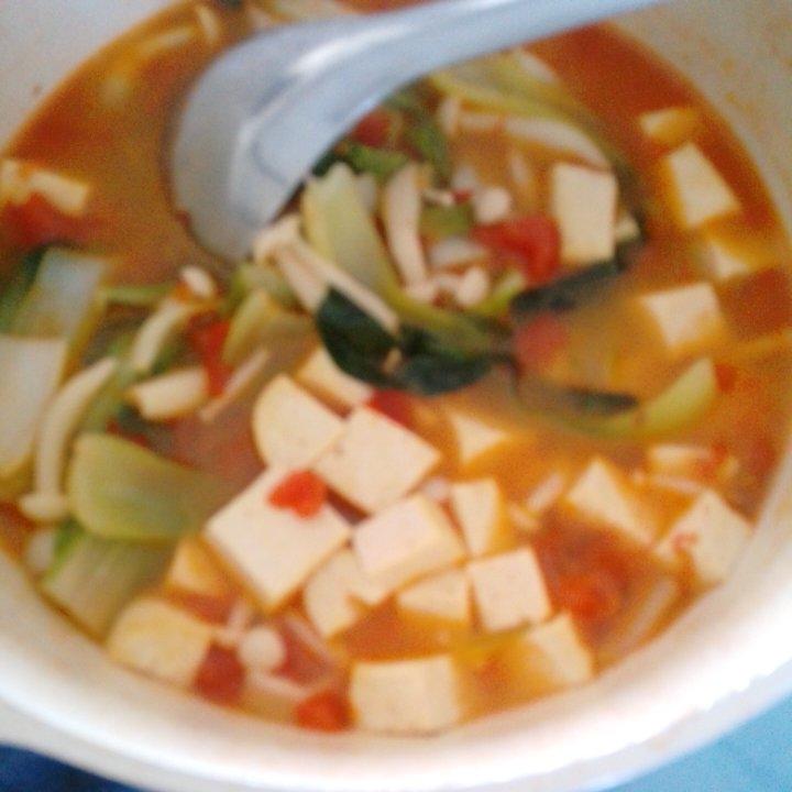 番茄蘑菇豆腐白菜汤