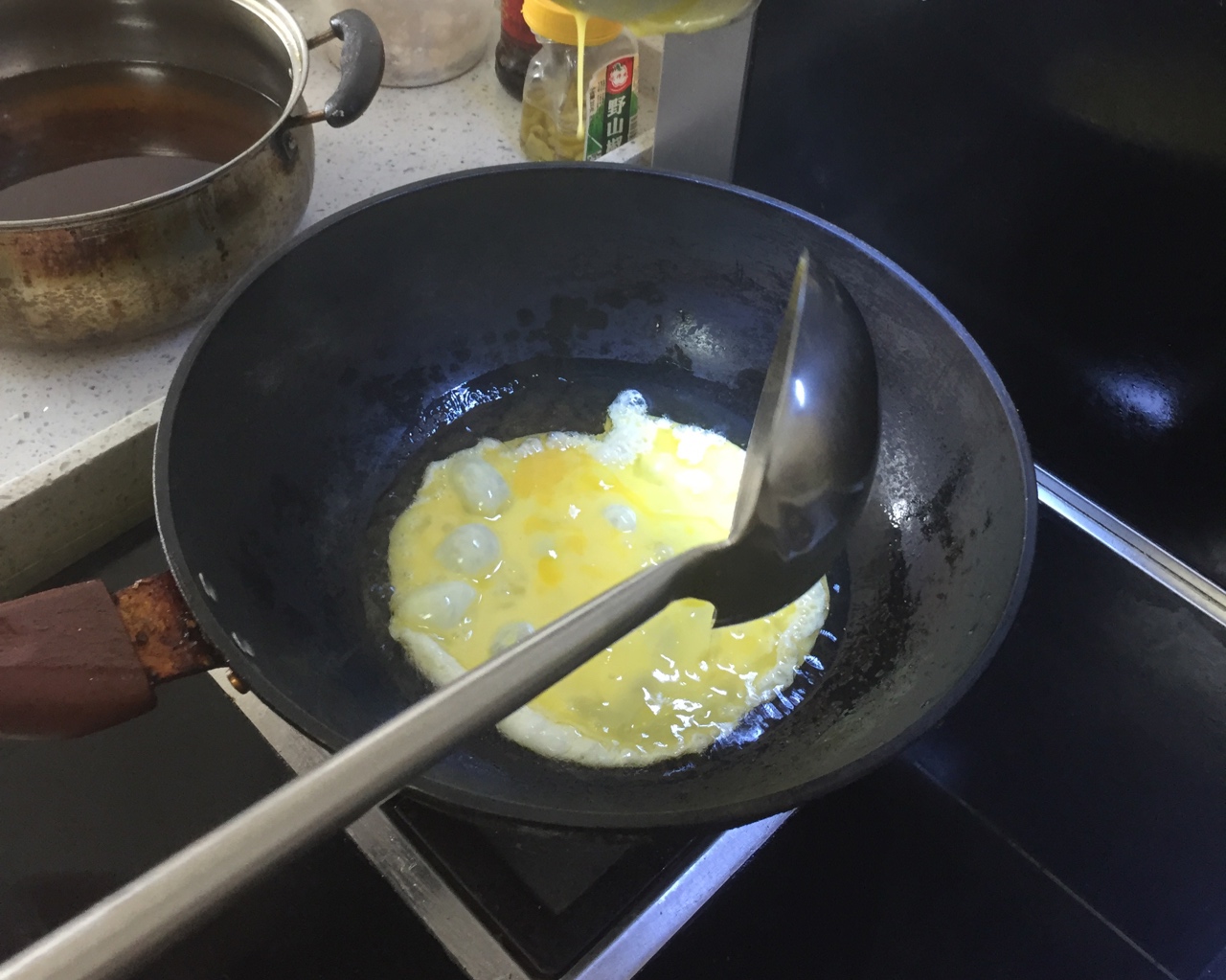 平菇炒鸡蛋（家常做法）的做法 步骤6