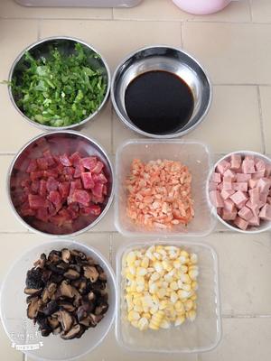 广式腊肉生炒糯米饭的做法 步骤2