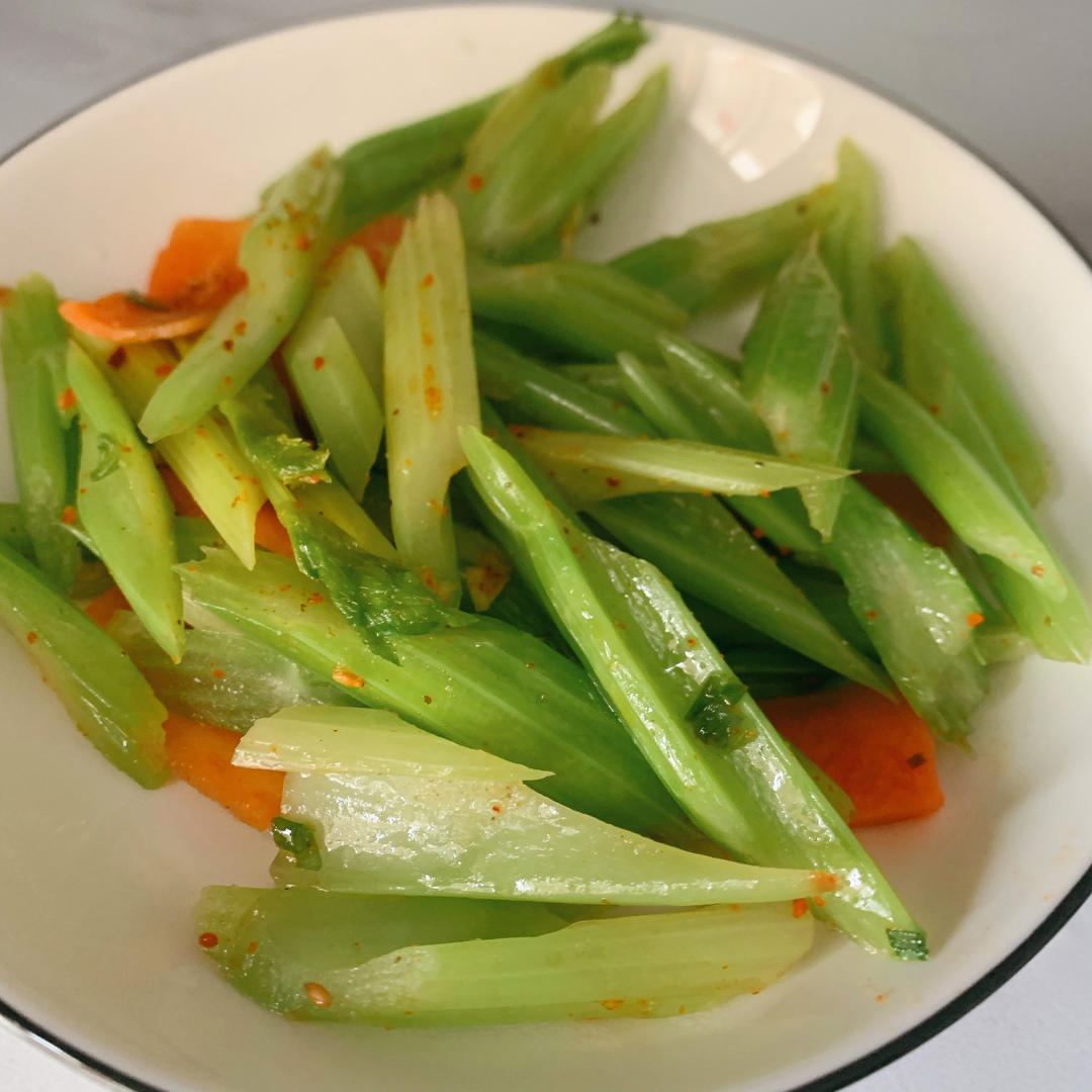芹菜这样做有毒，吃一次爱一次