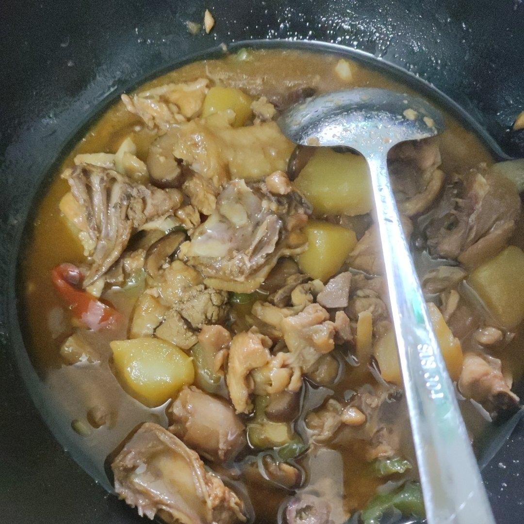 厨师长教你：“黄焖鸡”的家常做法，色香味俱佳，汤汁拌饭更是绝