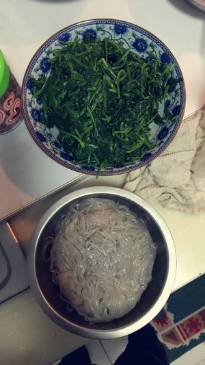 菠菜炒粉条