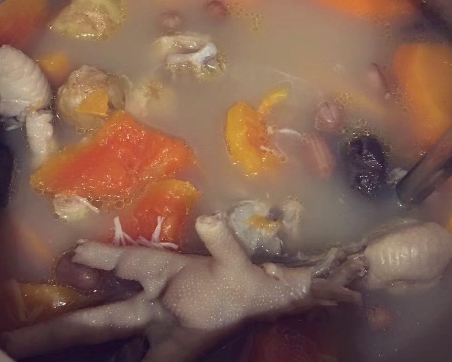 花生鸡脚汤的做法