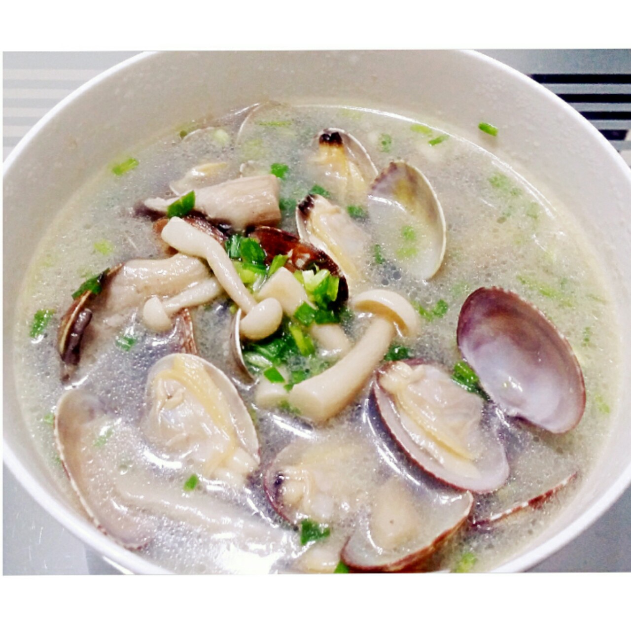 婷亭欲立在破茧成蝶ing做的蛤蜊菌菇汤