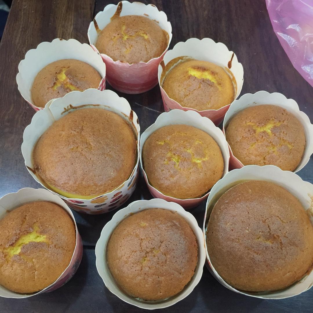 鲜奶油戚风杯子蛋糕（纸杯蛋糕）
