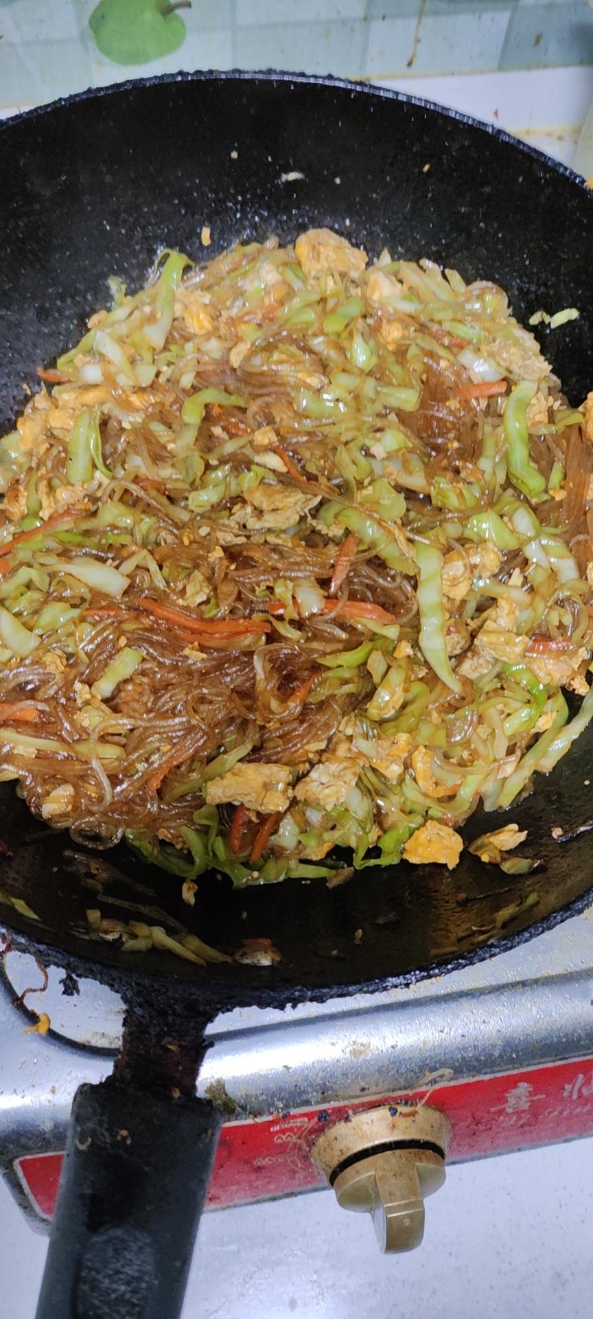 最近爱吃粉丝粉条～包菜炒粉丝