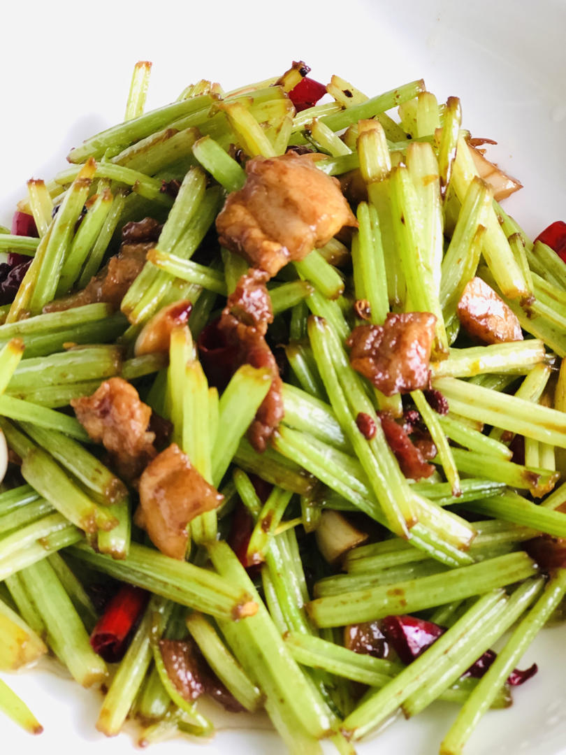 香芹炒肉家常下饭菜！