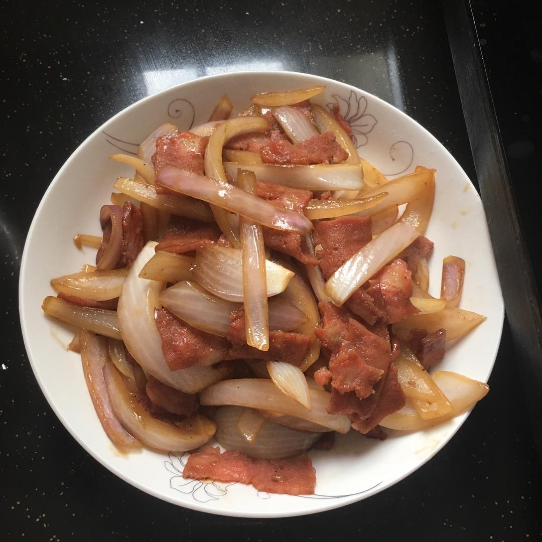 半雾半暖做的洋葱炒培根