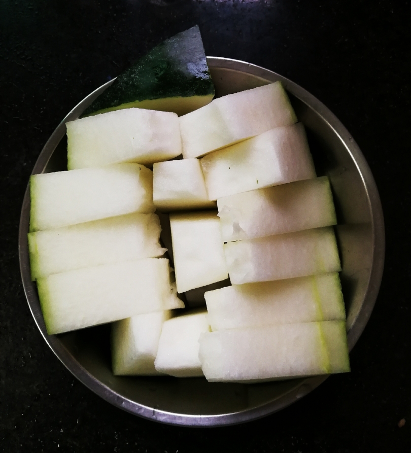 冬瓜薏米水鸭汤的做法 步骤2