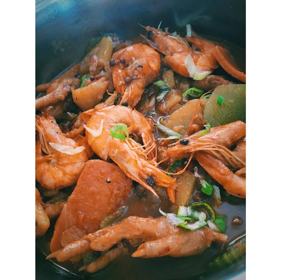 超简单的明虾鸡爪煲