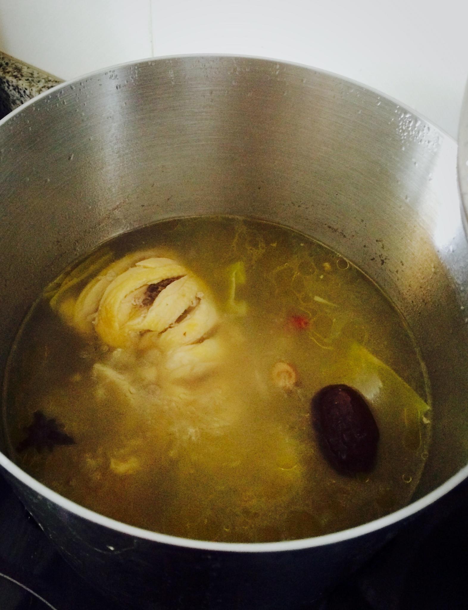 黄芪三黄鸡汤的做法