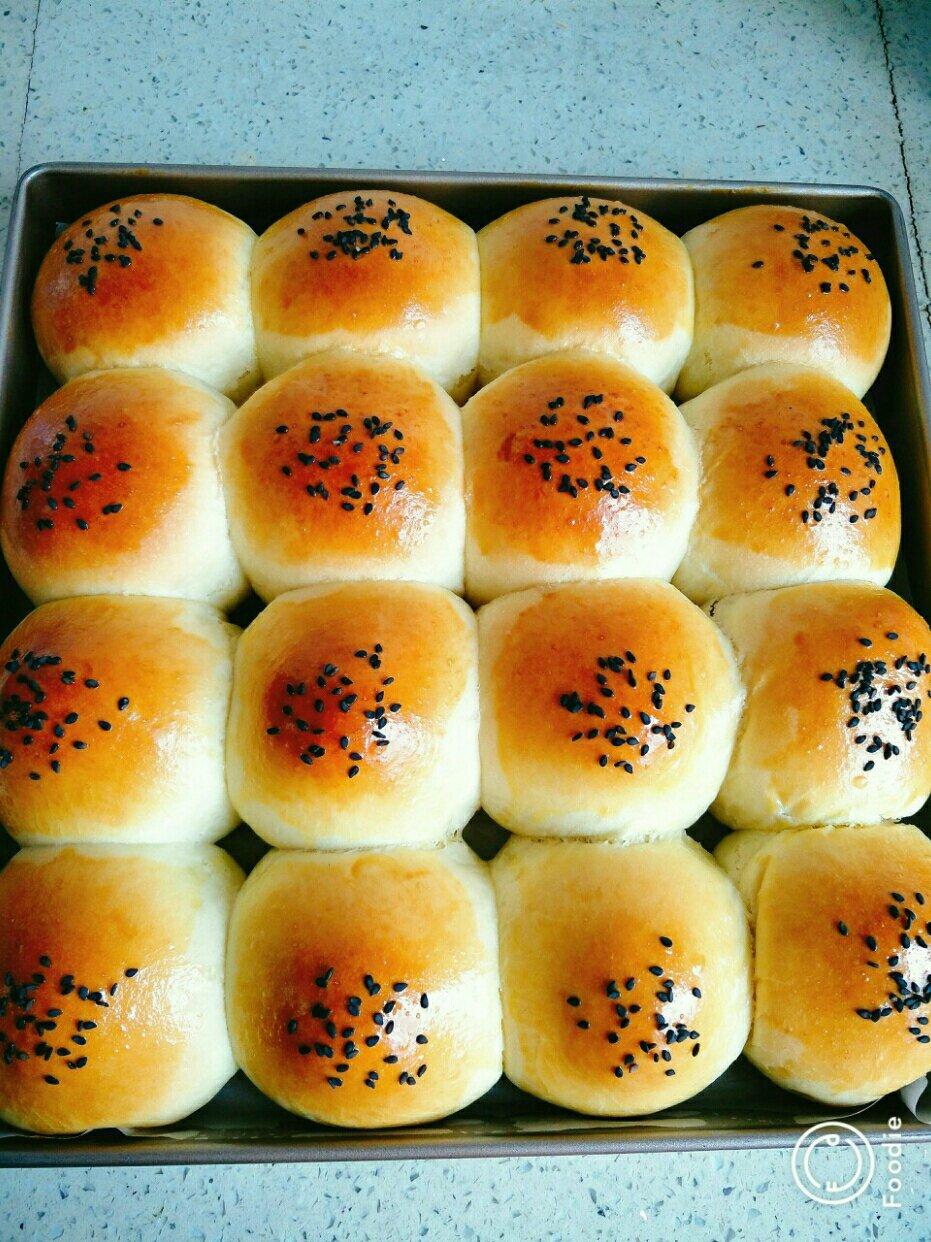 大人小孩都爱不释口的【蜂蜜牛奶小餐包】